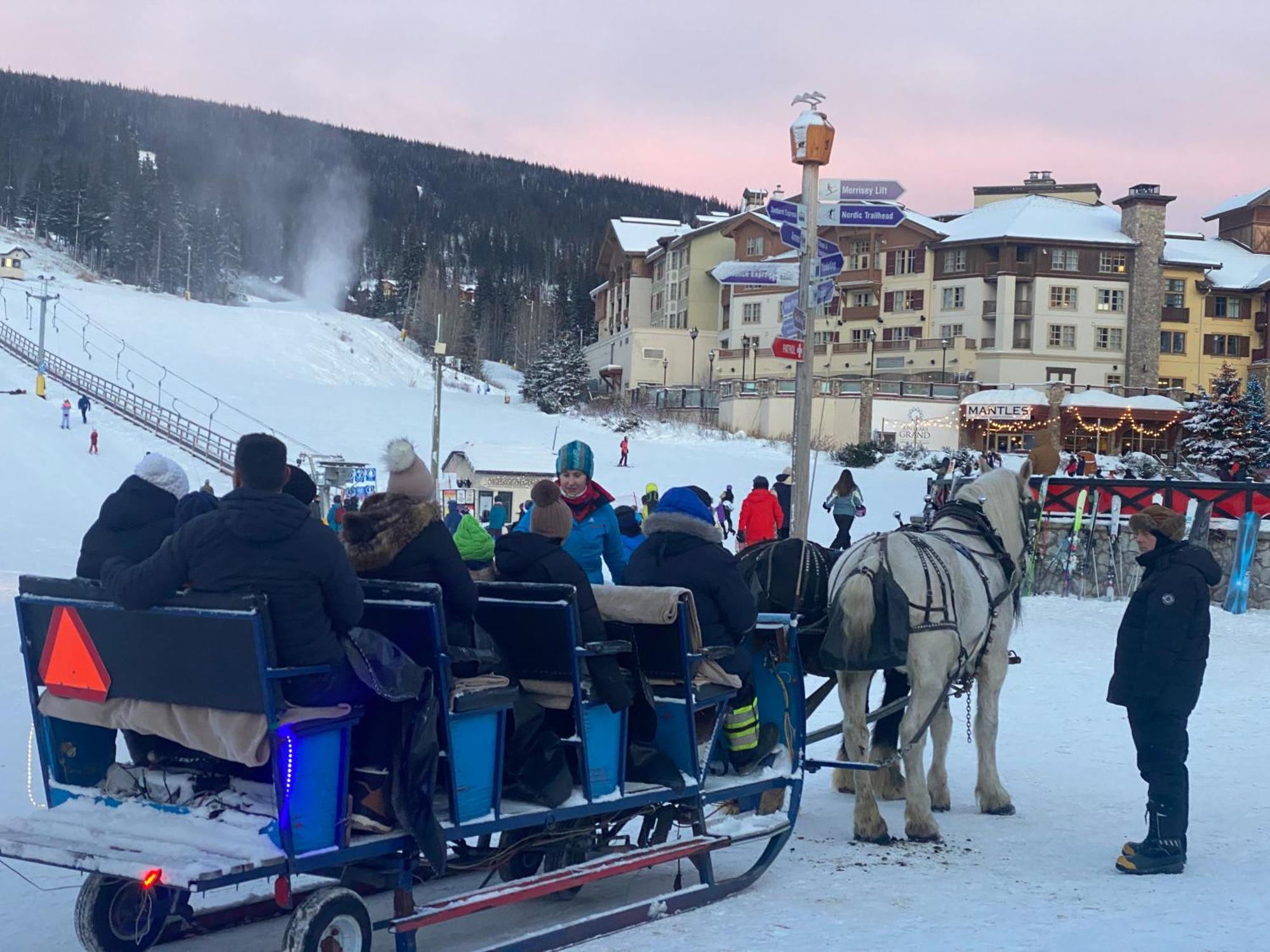 Morrisey Chalet At Sun Peaks Exteriör bild