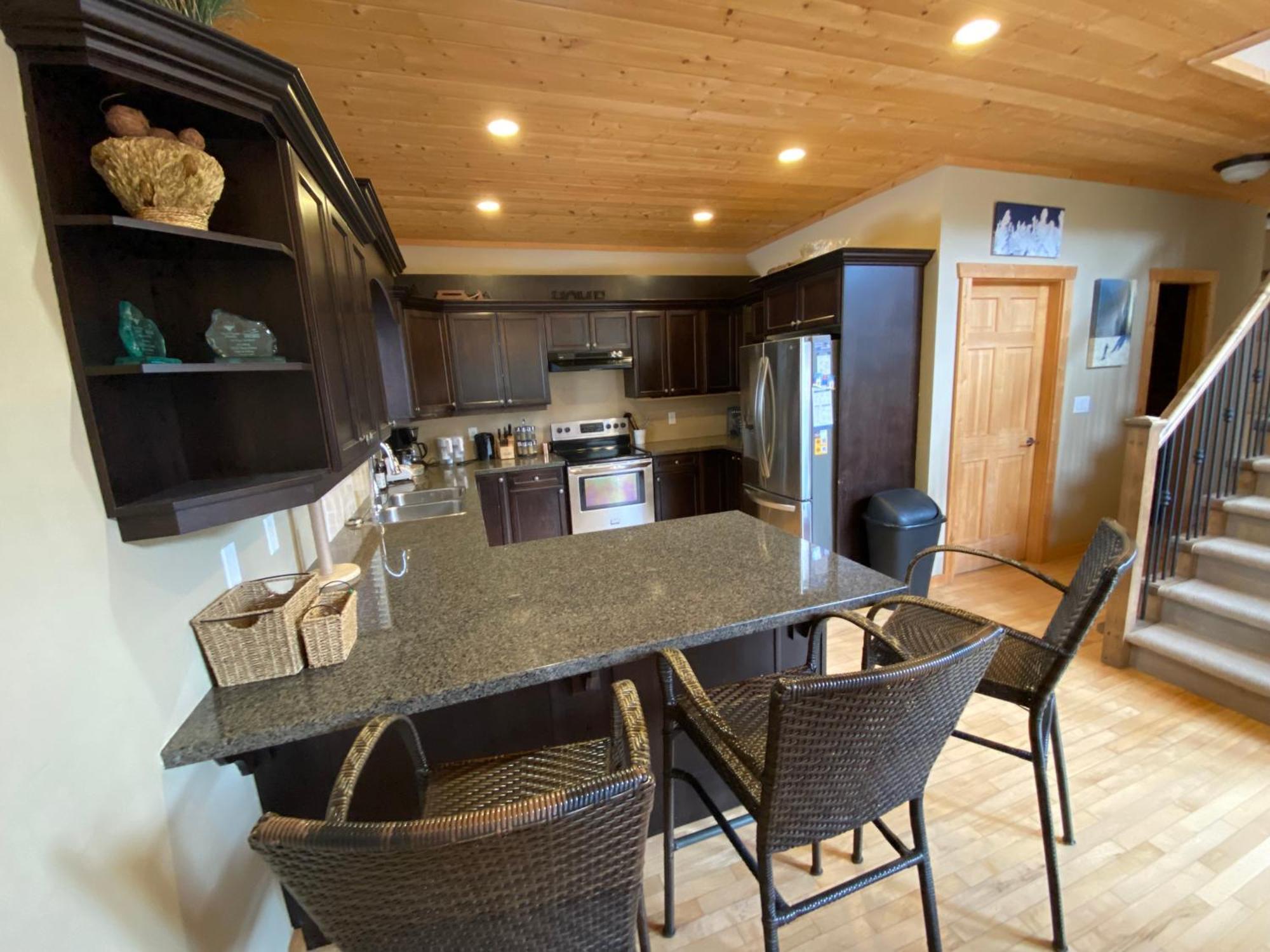 Morrisey Chalet At Sun Peaks Exteriör bild