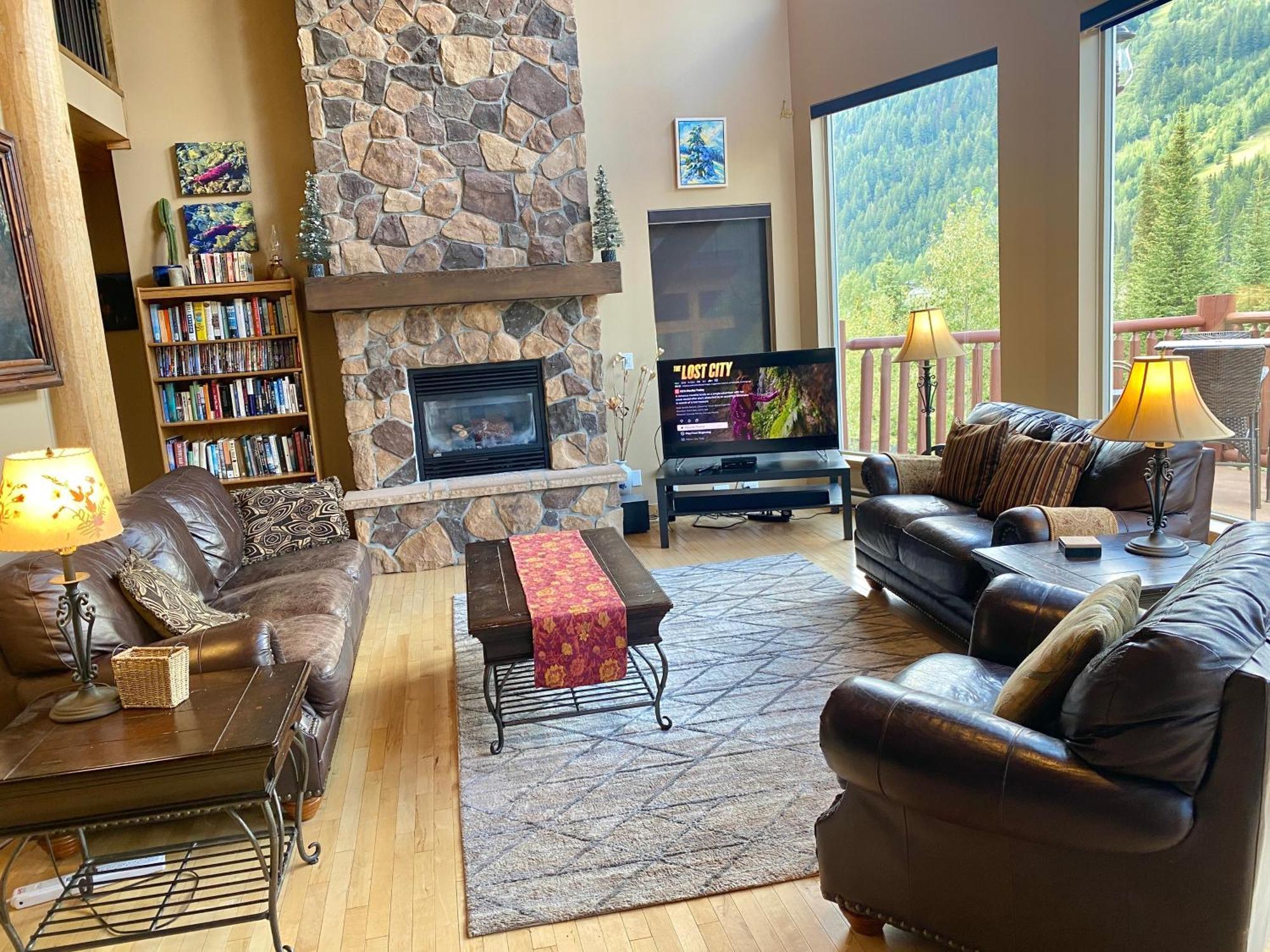 Morrisey Chalet At Sun Peaks Exteriör bild