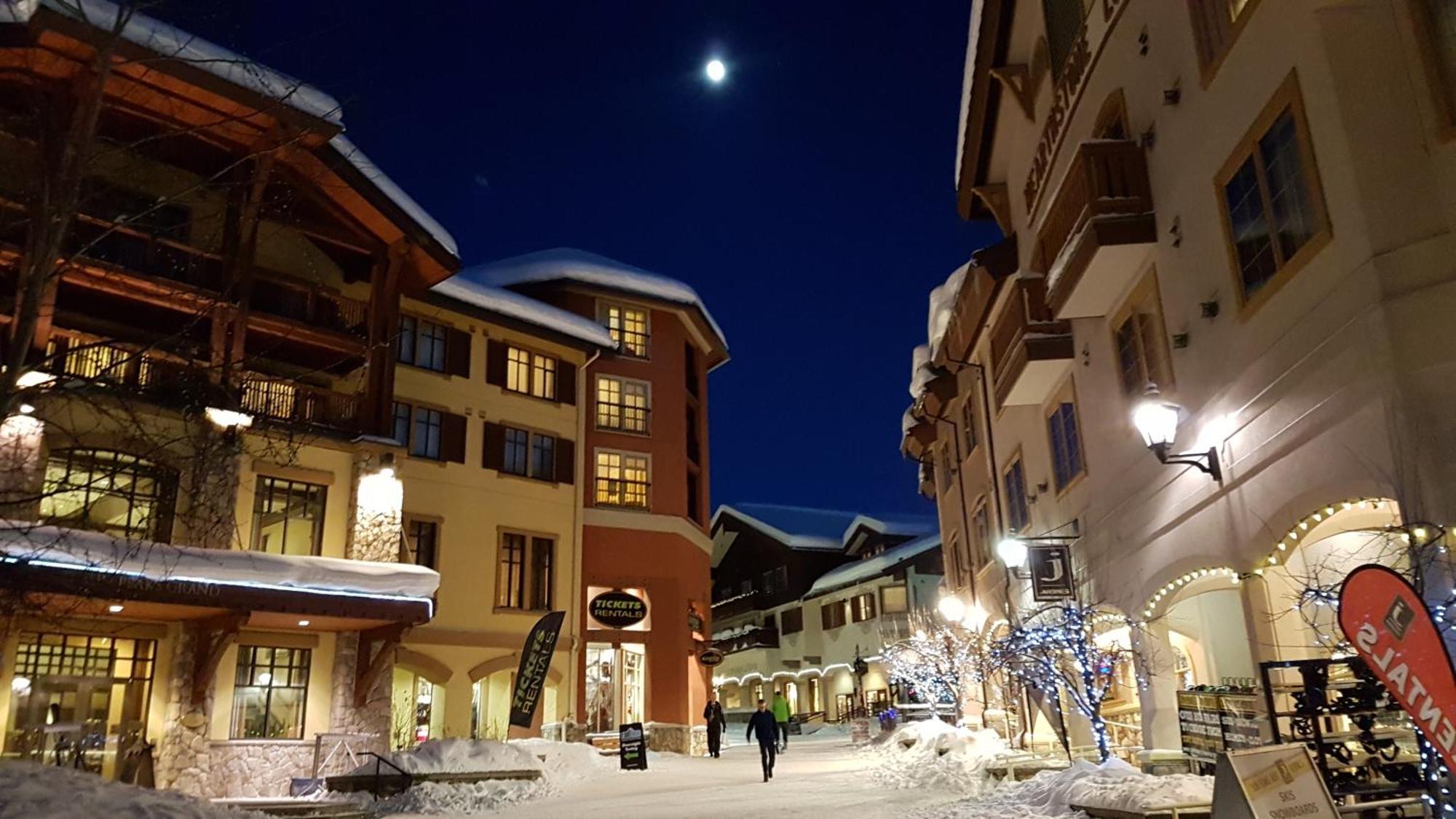 Morrisey Chalet At Sun Peaks Exteriör bild