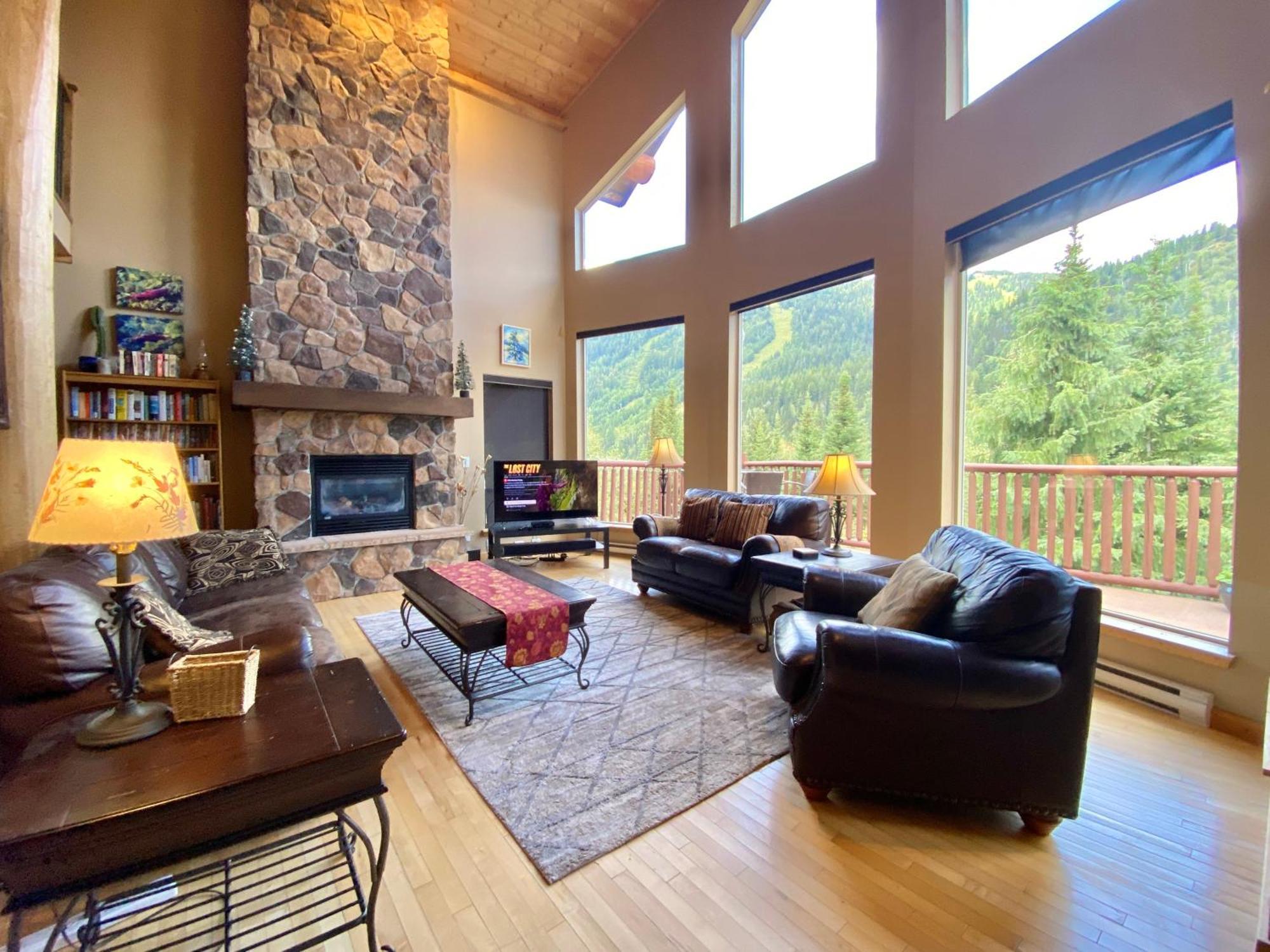 Morrisey Chalet At Sun Peaks Exteriör bild