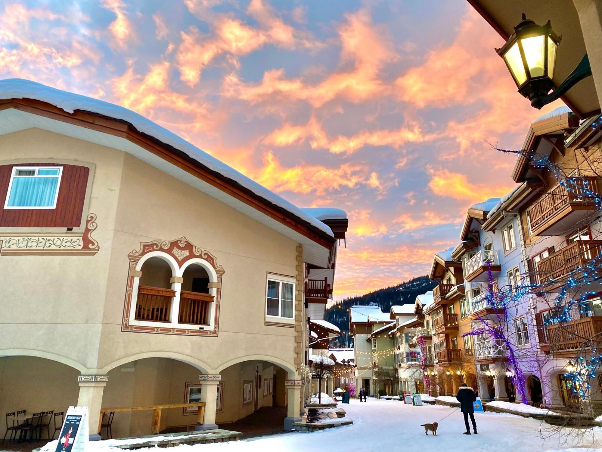 Morrisey Chalet At Sun Peaks Exteriör bild