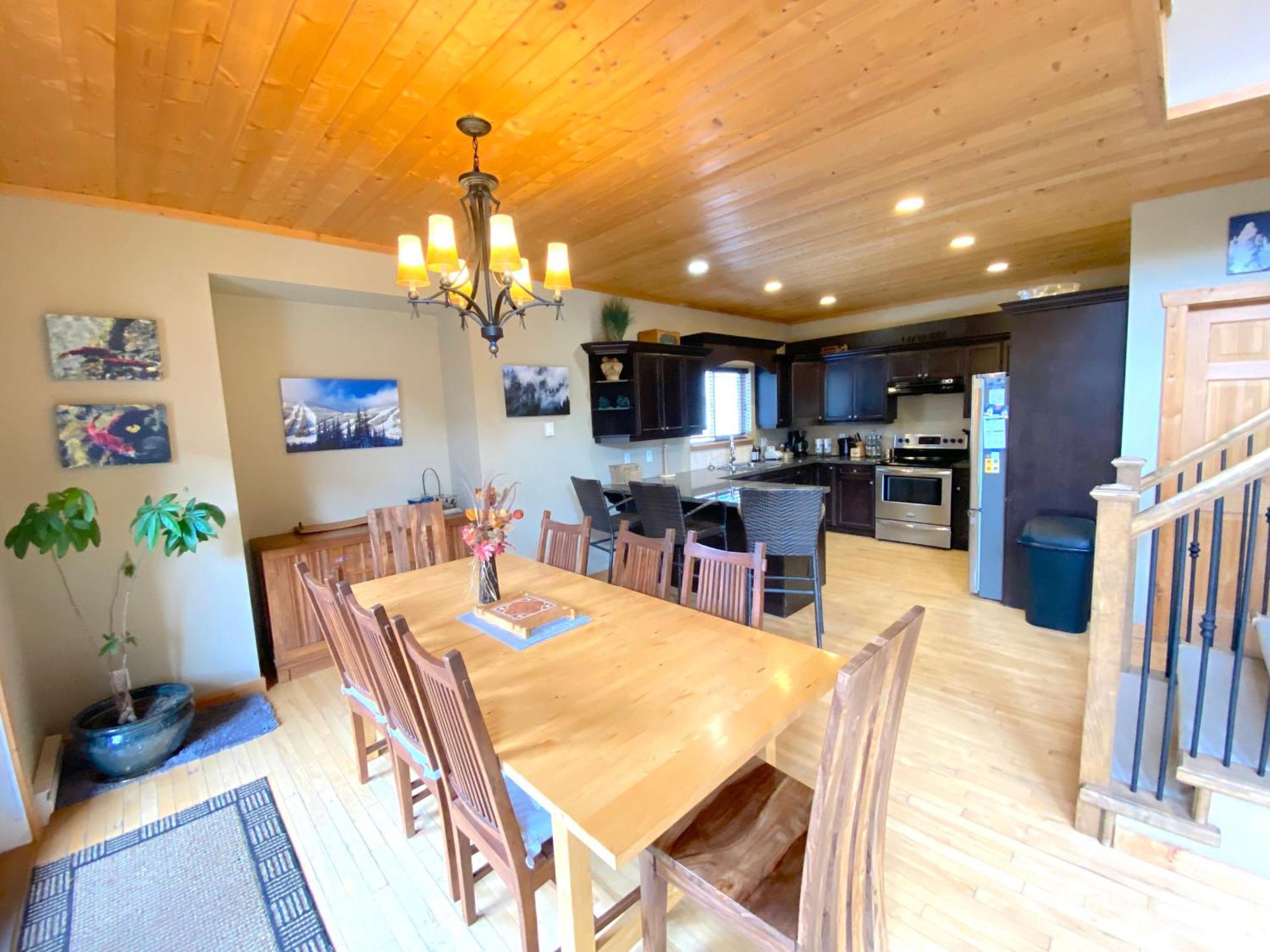 Morrisey Chalet At Sun Peaks Exteriör bild