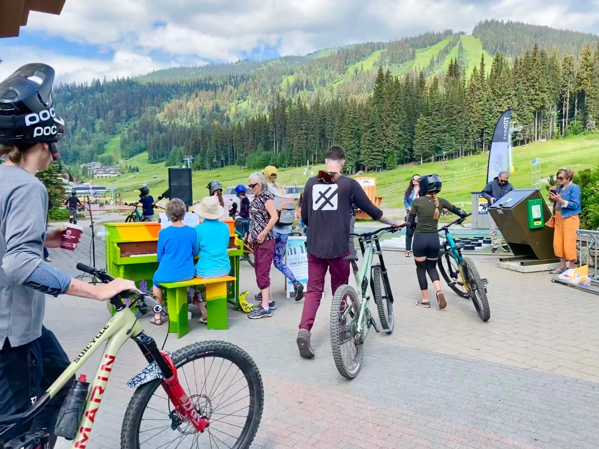 Morrisey Chalet At Sun Peaks Exteriör bild